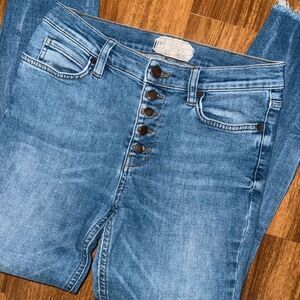 Free People Light Wash Straight Leg Skinny Jean